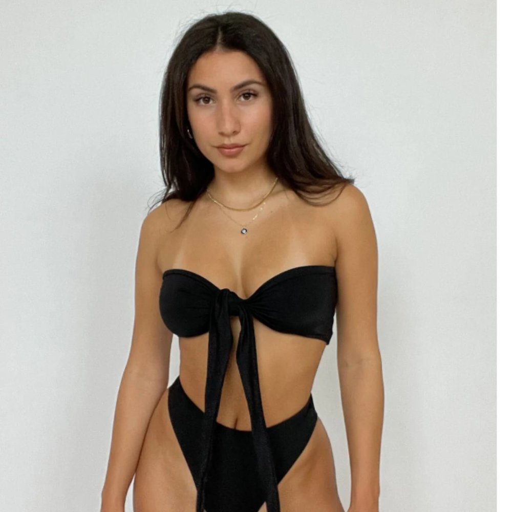 The Leo Top / Black / 437